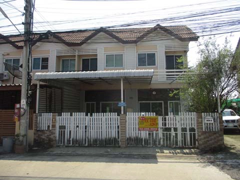 ทาวน์เฮาส์  บางบัวทอง นนทบุรี